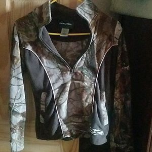 Real tree  2 pocket half zip pull over